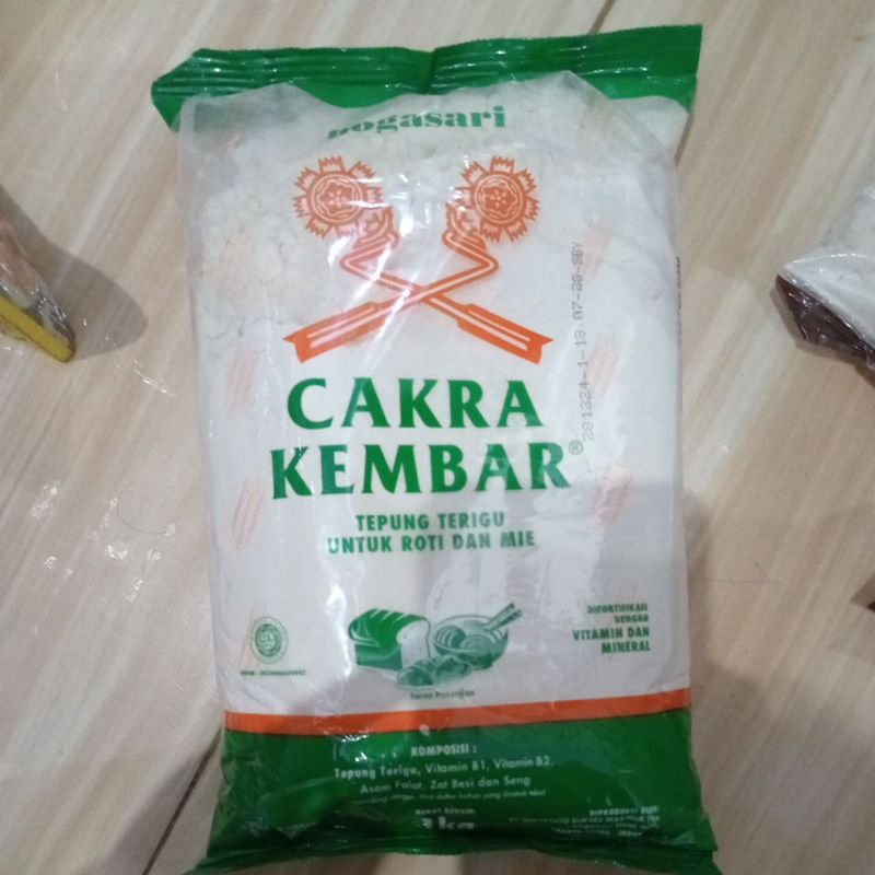 

bogasari tepung terigu cakra kembar 1kg