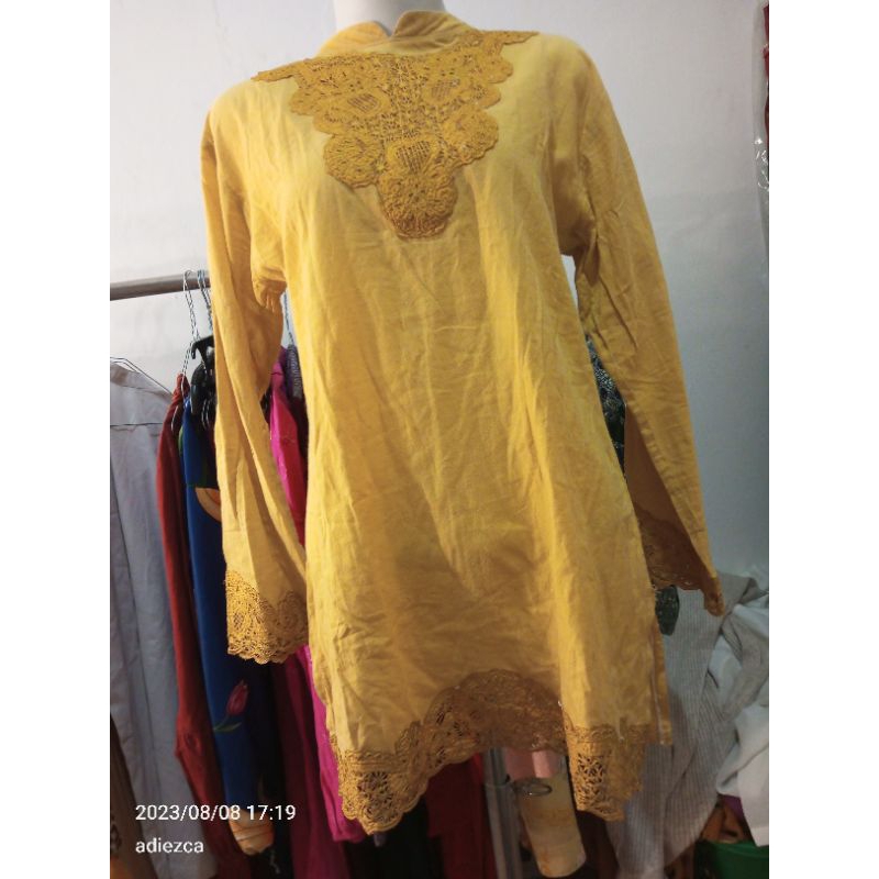 tunik kuning mustard renda