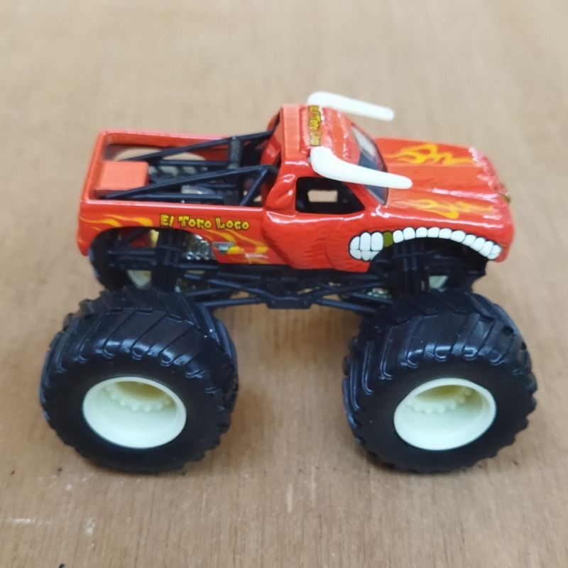 Hot Wheels Hotwheels Monster Jam Truck El Toro Loco Metal Base