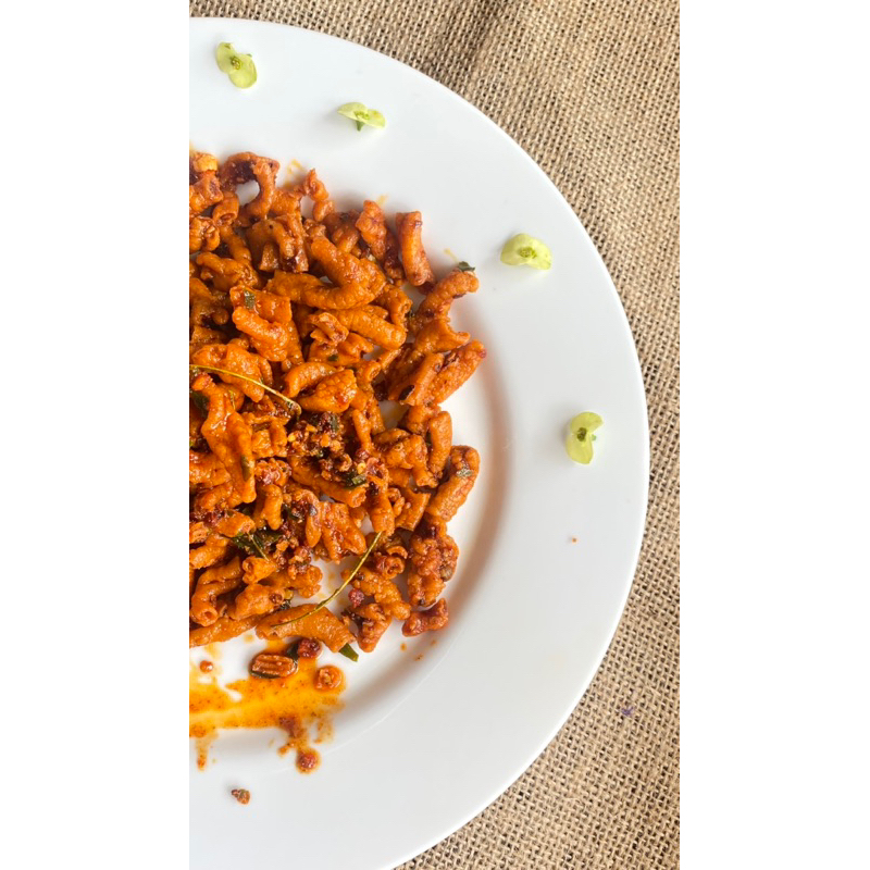 

usus kriuk (bumbu pedas daun jeruk ) 100gr
