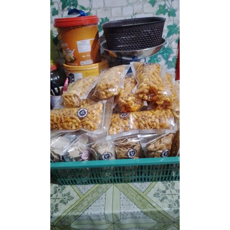 

basreng dan makaroni goreng