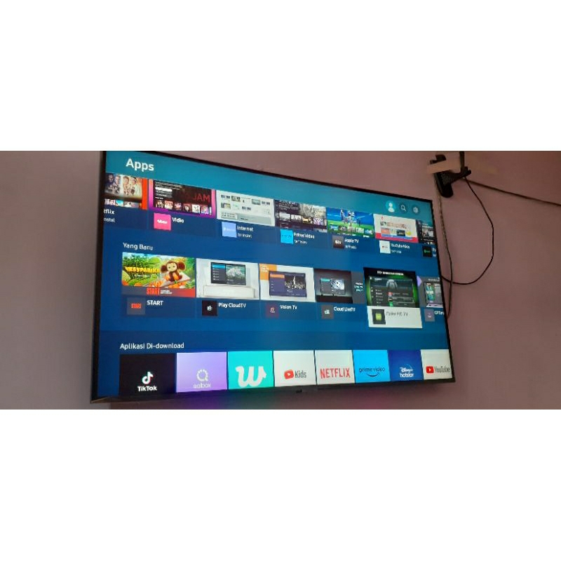 Samsung Smart TV 43" inch 4K UA43AU7700