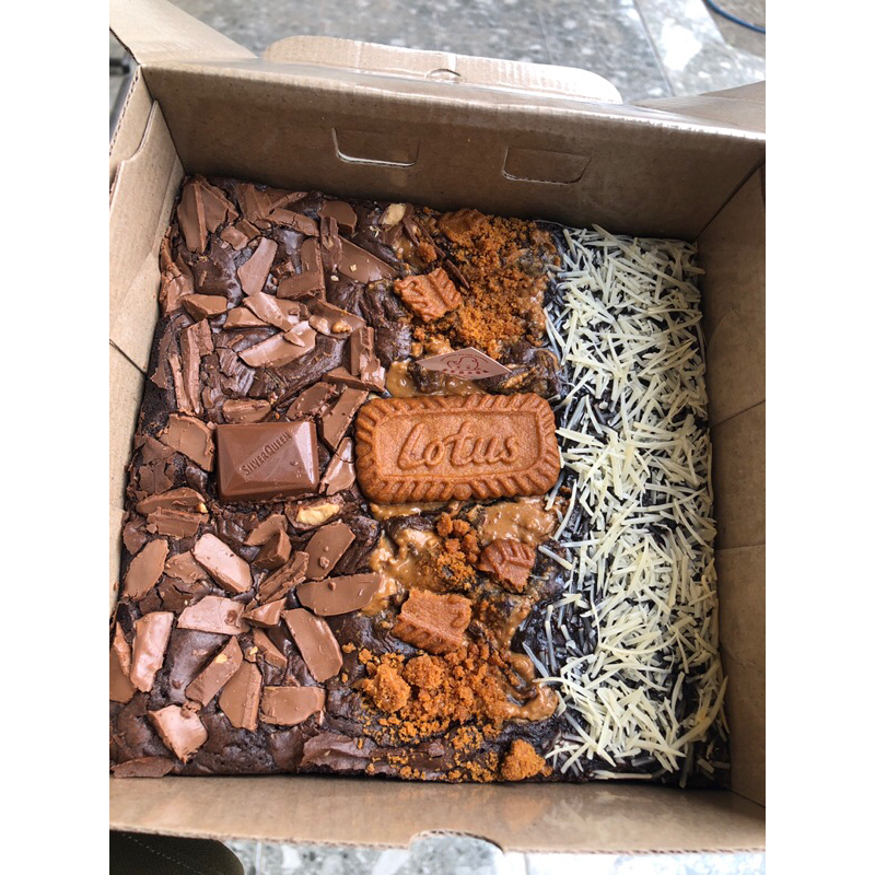

Fudgy brownies size medium mix 3 topping