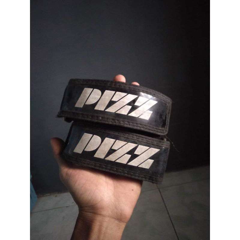 strap pedal pizz