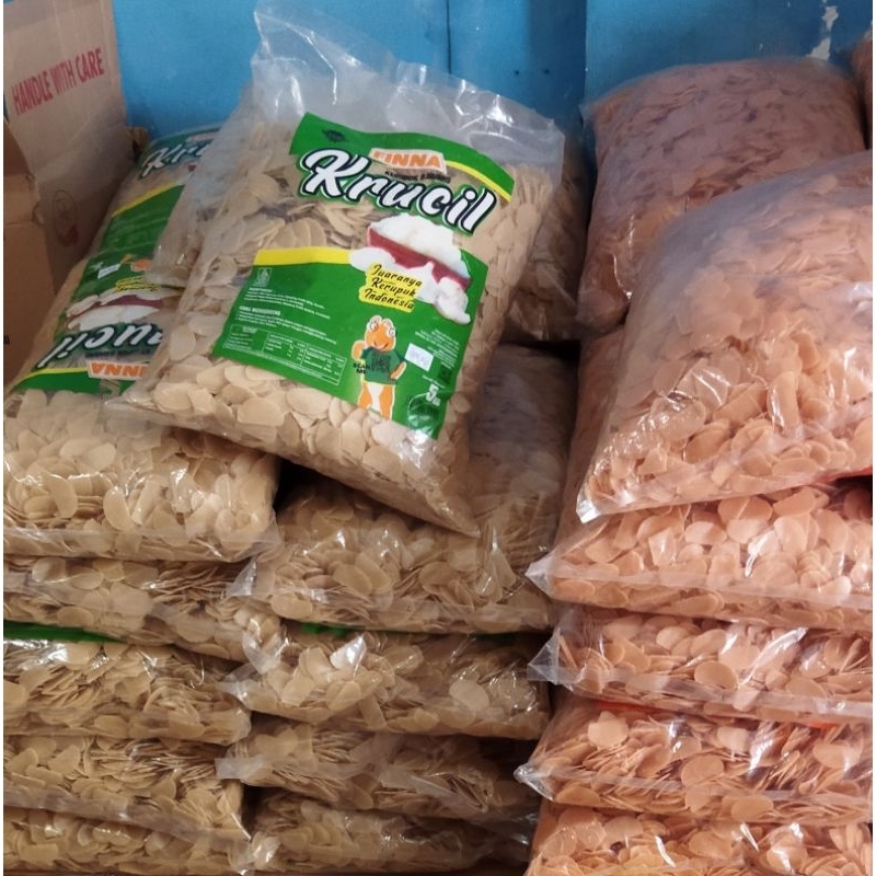 

krupuk bawang finna 250gr