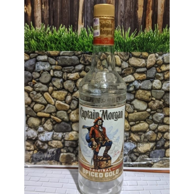 Botol kosong bekas botol captain Morgan untuk hiasan pajangan koleksi prakarya hobi dan pajangan