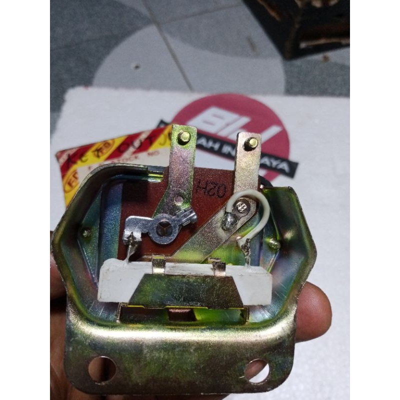 TCB 12-1 KET OUT HARDTOP CAT OUT LEGULATOR VOLTAGE PENGISIAN ALTERNATOR 12 VOLT TOYOTA HARDTOP FJ 40