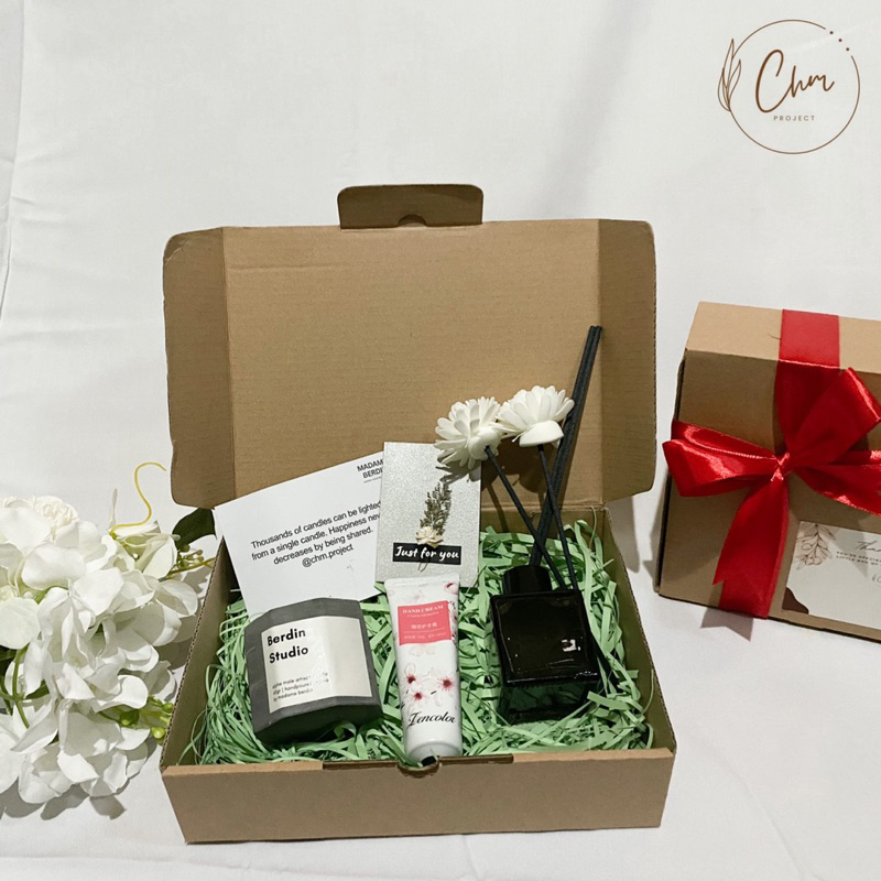 

Hampers Gift Box Cassia