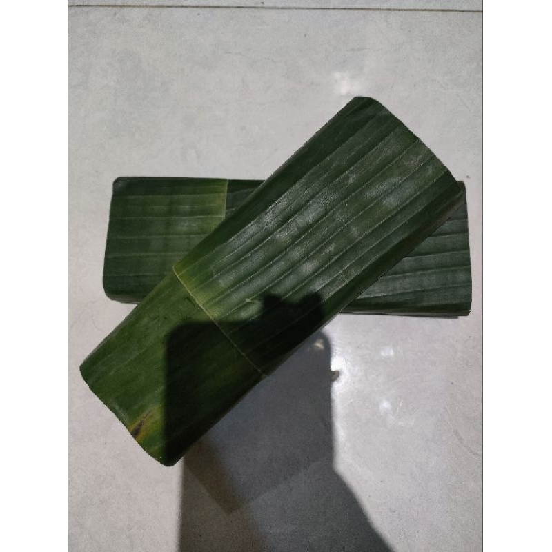 

TEMPE SUPER DAUN PISANG (20CM) AREA SOLORAYA