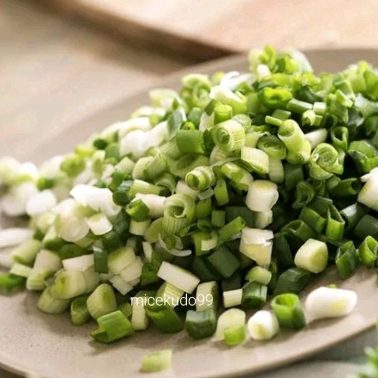 

DAUN BAWANG POTONG SEGAR FRESH IRIS CINCANG PRE PREI LEEK SPRING ONION