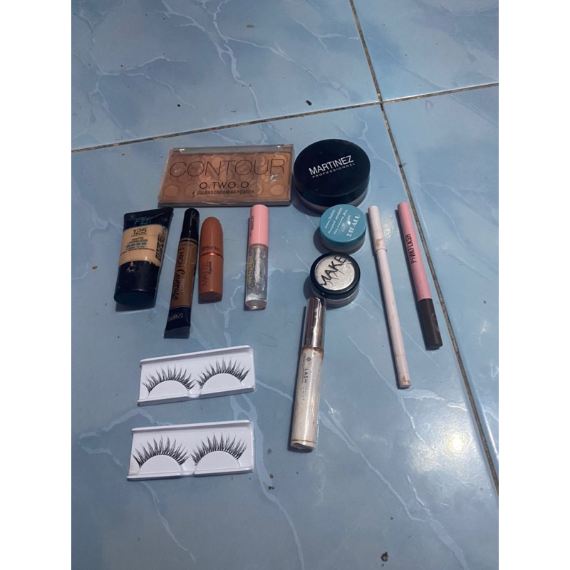 sepaket makeup bagus isi diketerangan