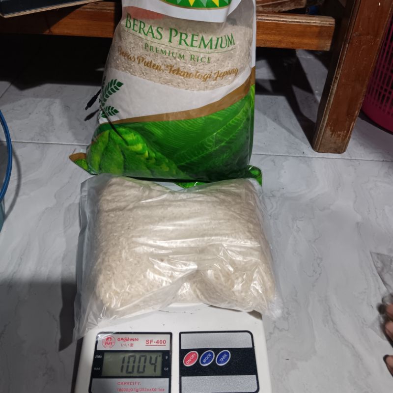 

Beras SANIA PREMIUM 1KG kemasan sendiri asli beras sania