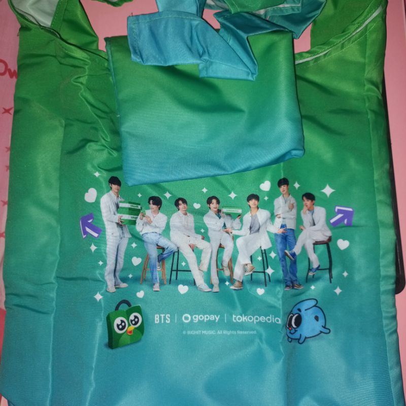 Tas Lipat Eksklusif BTS X Tokoped*a