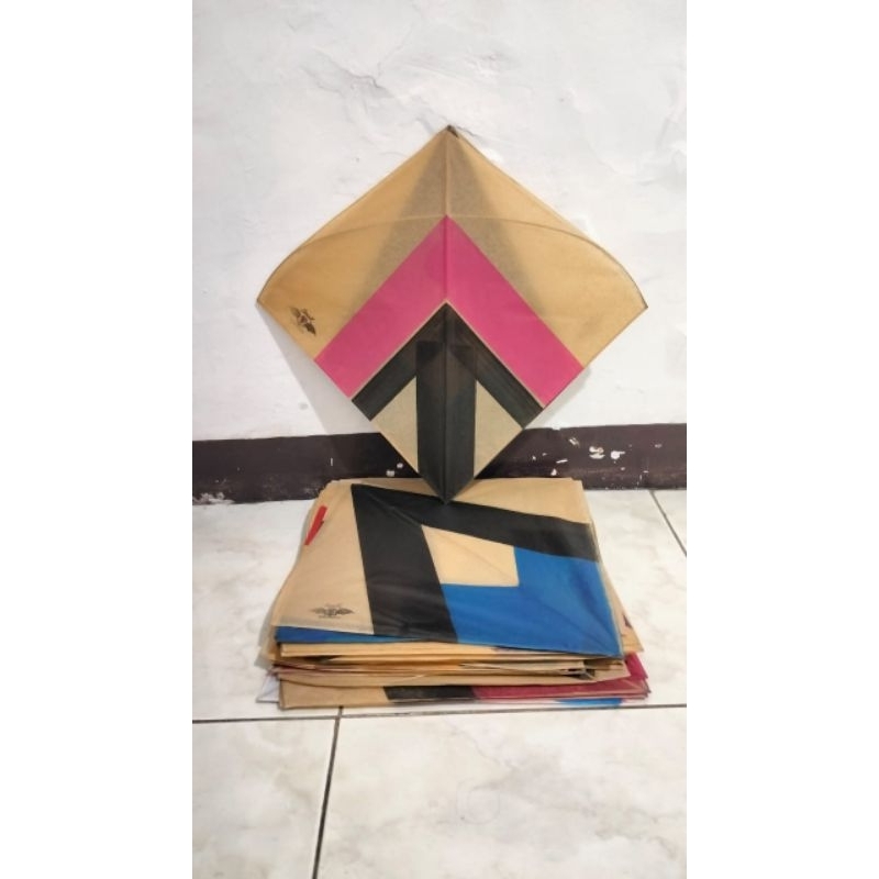 Layangan seot predator ewok