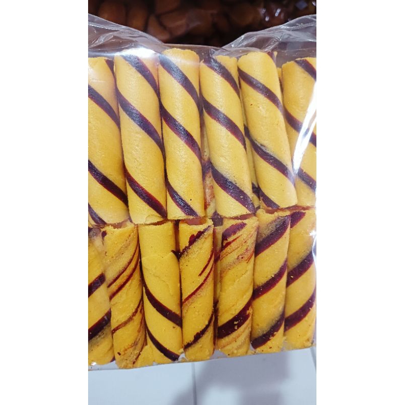 

EGG ROLL BELANG MACAN MANIS PAS KRESSH ENAK 250G BANDOENG SNACK