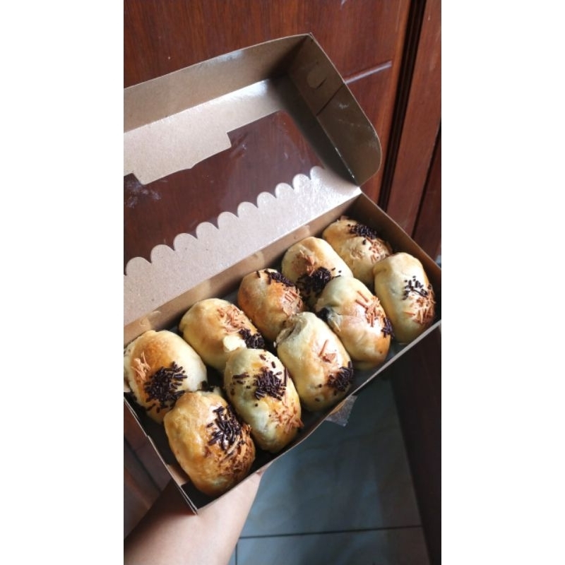 

BOLEN - Bolen Pisang Coklat Keju Isi 10 pcs