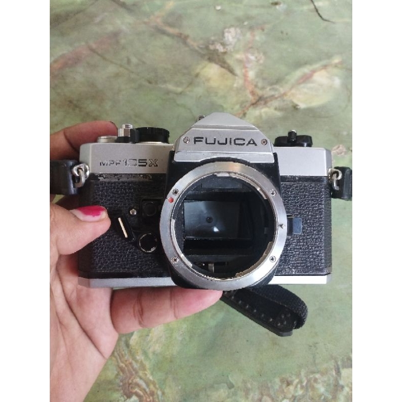 Di jual  Kamera analog fujica mpf 105x body only
