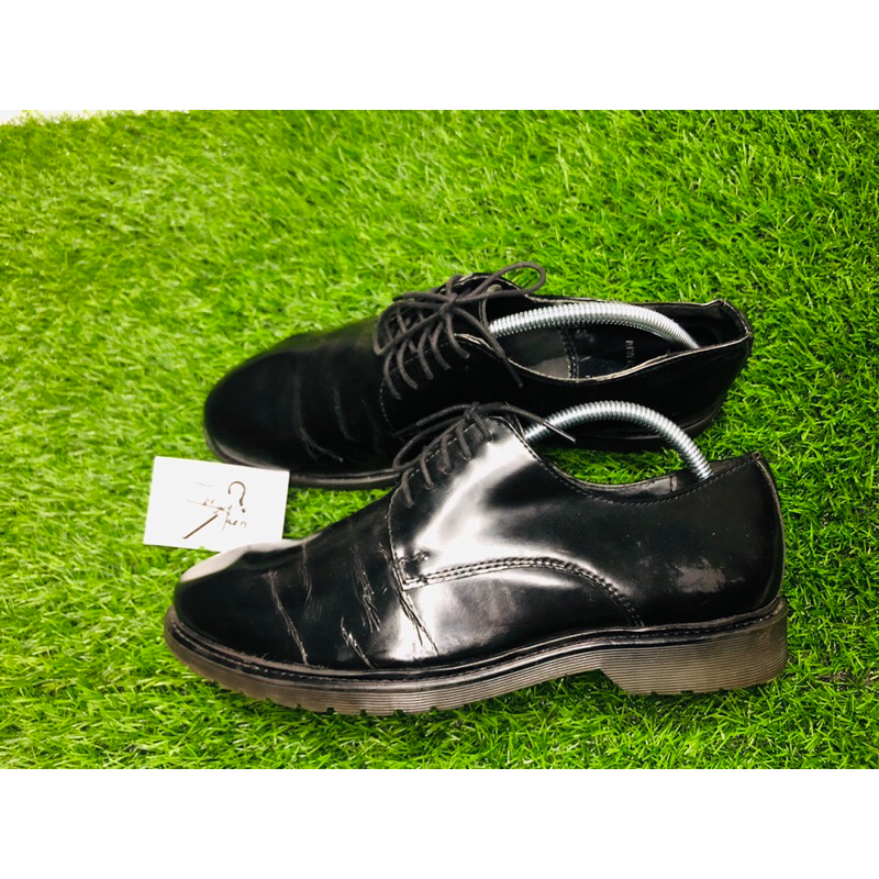 SEPATU RIVER ISLAND HITAM