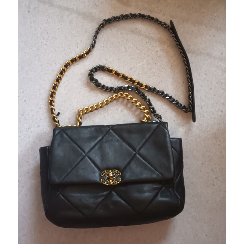 Ch No.19 Flap Quilted Black Lamb Skin 2nd ada noser holo