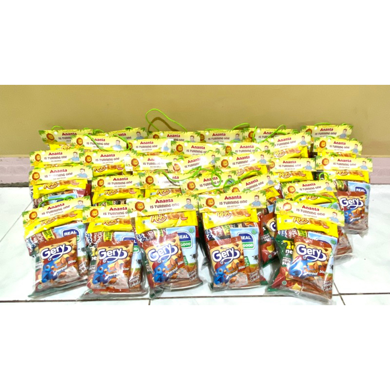 

[Helloaprl.co] Paket Hampers Snack Ulang Tahun Murah Meriah