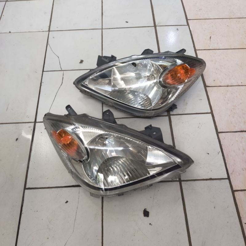 headlamp Avanza Xenia vvti sepasang second copotan original