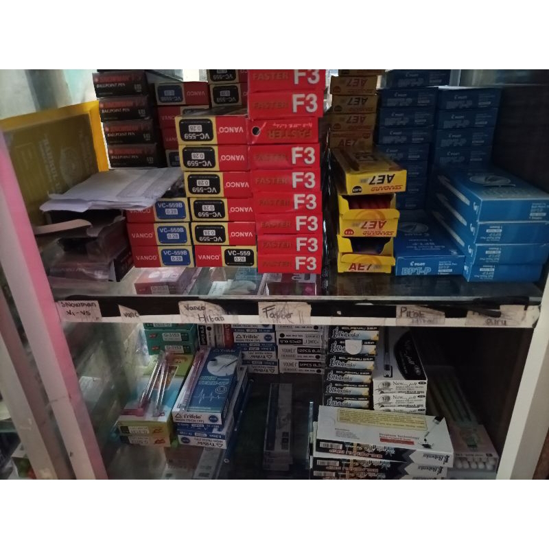 

Bolpoin Pen box isi 12