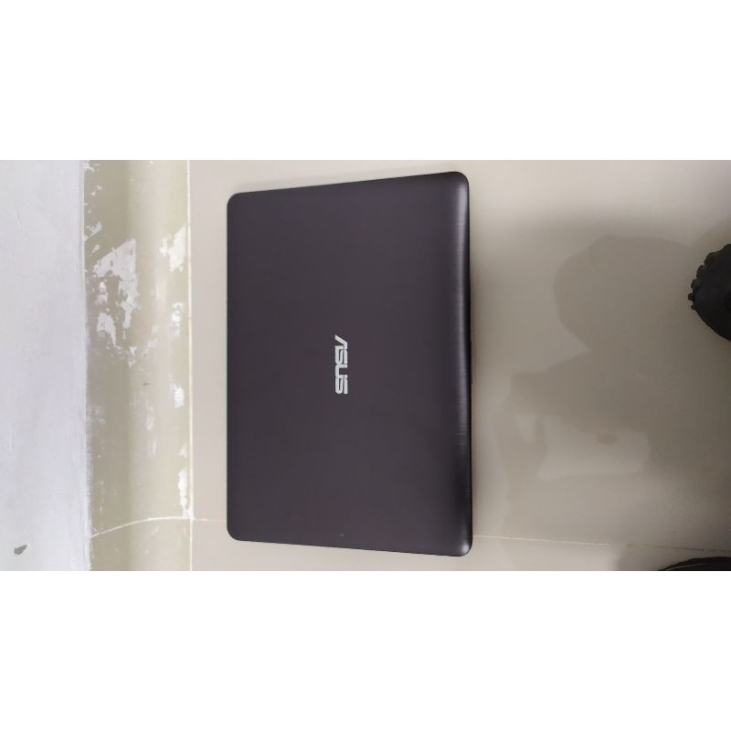 Laptop Asus Core i3 Nvidia ram 4gb Ssd 256 hardisk 1tb