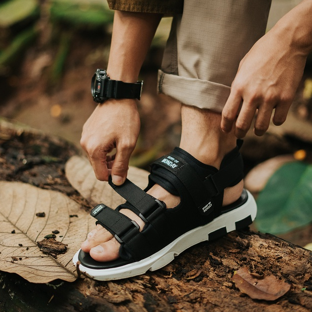 BERTON BLACK |ManNeedMe x Monday| Sandal Pria Sendal Gunung Hiking Cowok Casual Traveling ORI