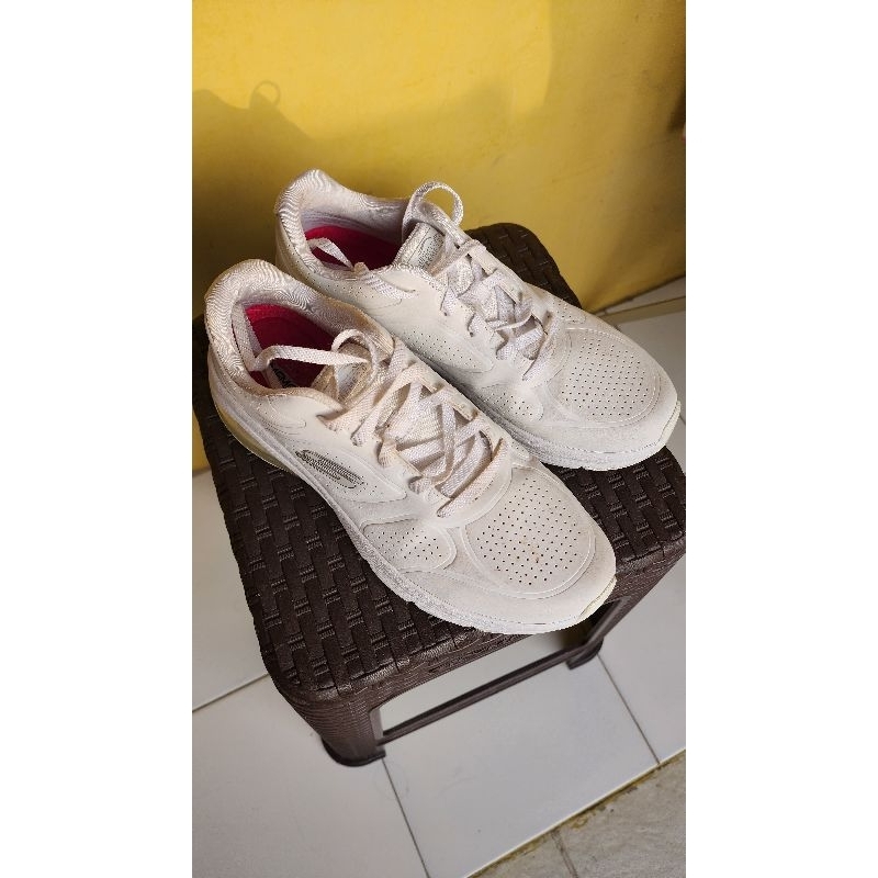 PRELOVED SKECHERS SKECH-AIR WHITE