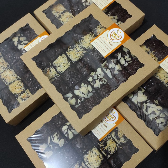 

Brownies Sekat Panggang - Fudgy Choco Brownies 5 Variasi Topping untuk Cemilan Snack Box Acara Meeting Kantor Sekolah Pengajian dan Keluarga