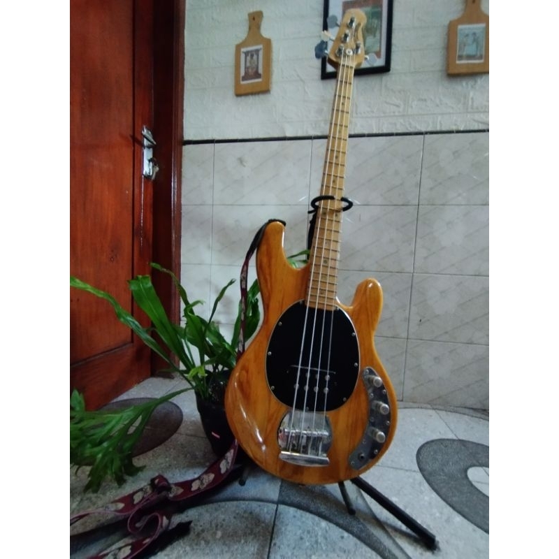 musicman stingray bass HQ replika