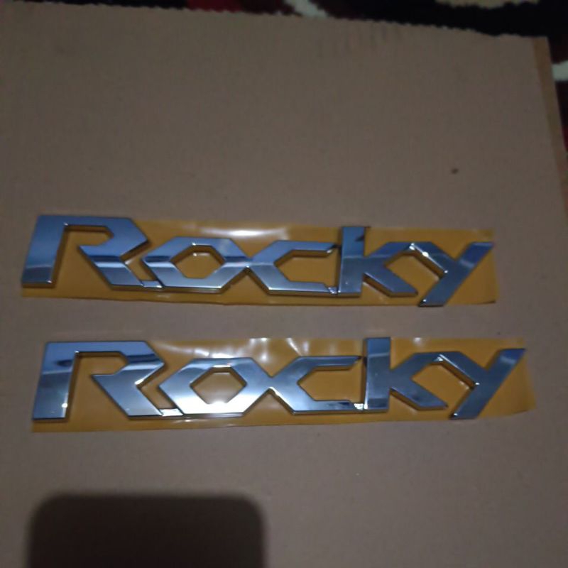 emblem daihatsu rocky