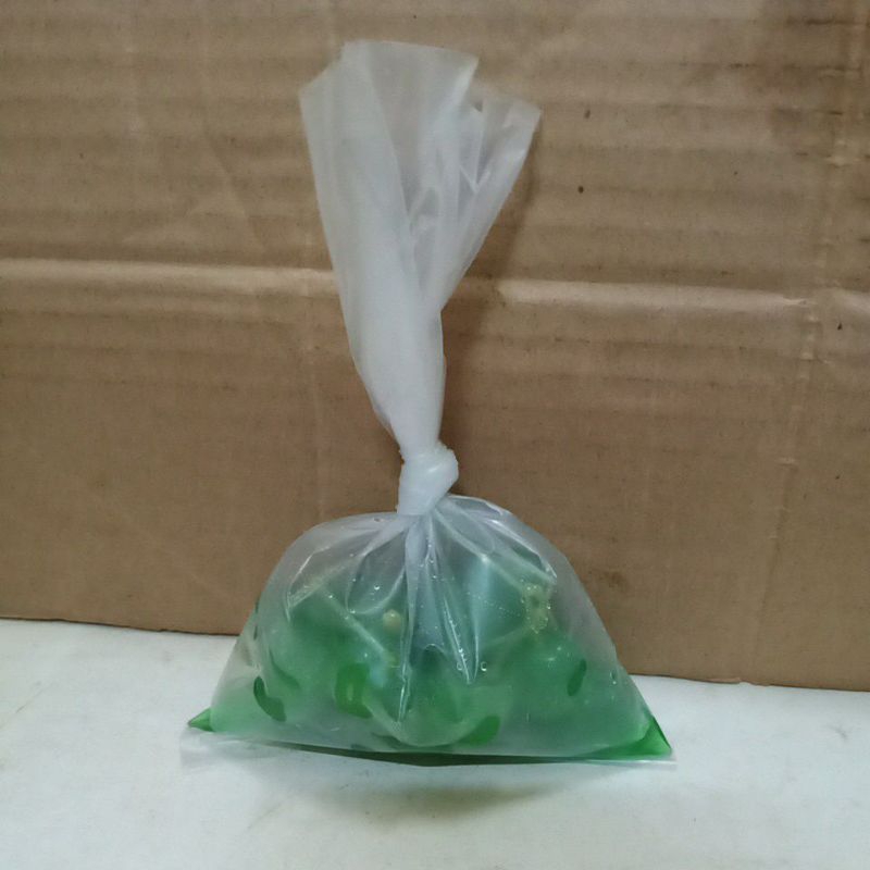 

Buah Cherry Mascharino Hijau Tangkai Diana 100 gr