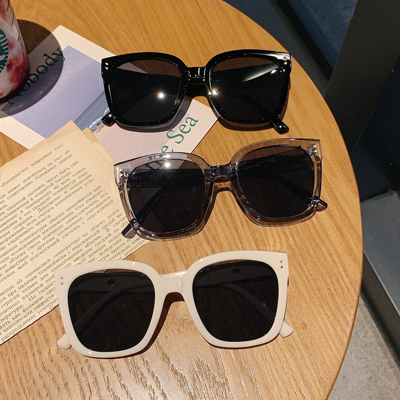 Kacamata Hitam Sunglasses Unisex Pria Wanita anti radiasi high quality material