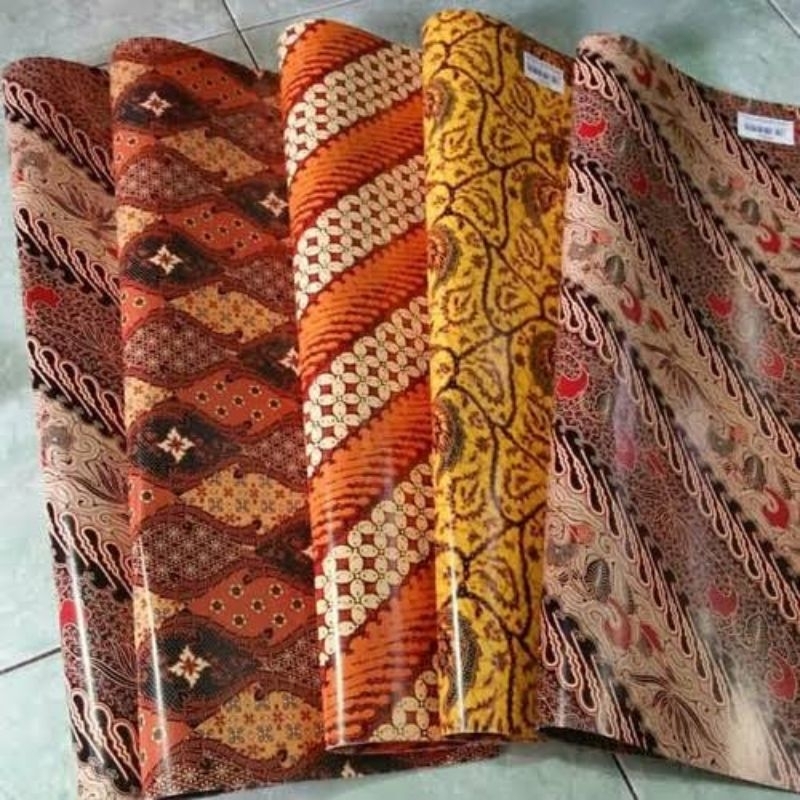 

KERTAS KADO BATIK KIKY 48 X 68 CM / KERTAS KADO BESAR BAGUS BERKUALITAS