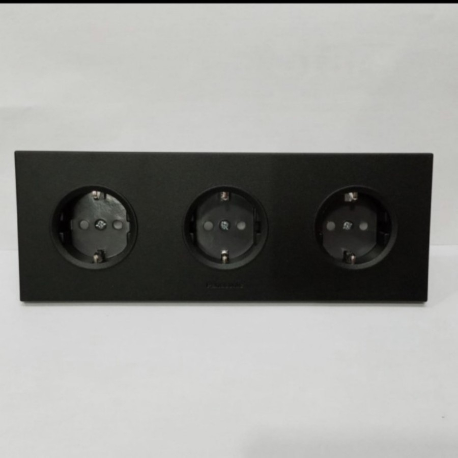 Eco Black 3 Gang Stop Kontak Panasonic