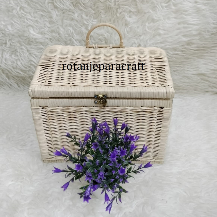 Peti harta karun rotan/peti rotan