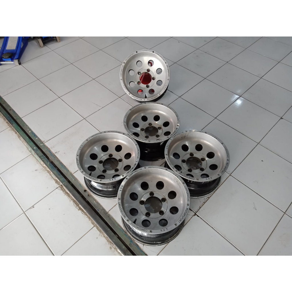 5 pcs Velg Mobil Jimny Escudo Feroza Model Celong R15 Lebar 8 ET -22 Pcd 5x139