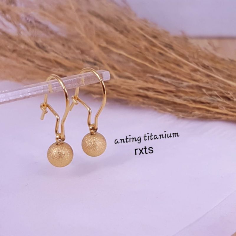 anting titanium kode 16 awet,tahan lama bisa dipake sehari hari