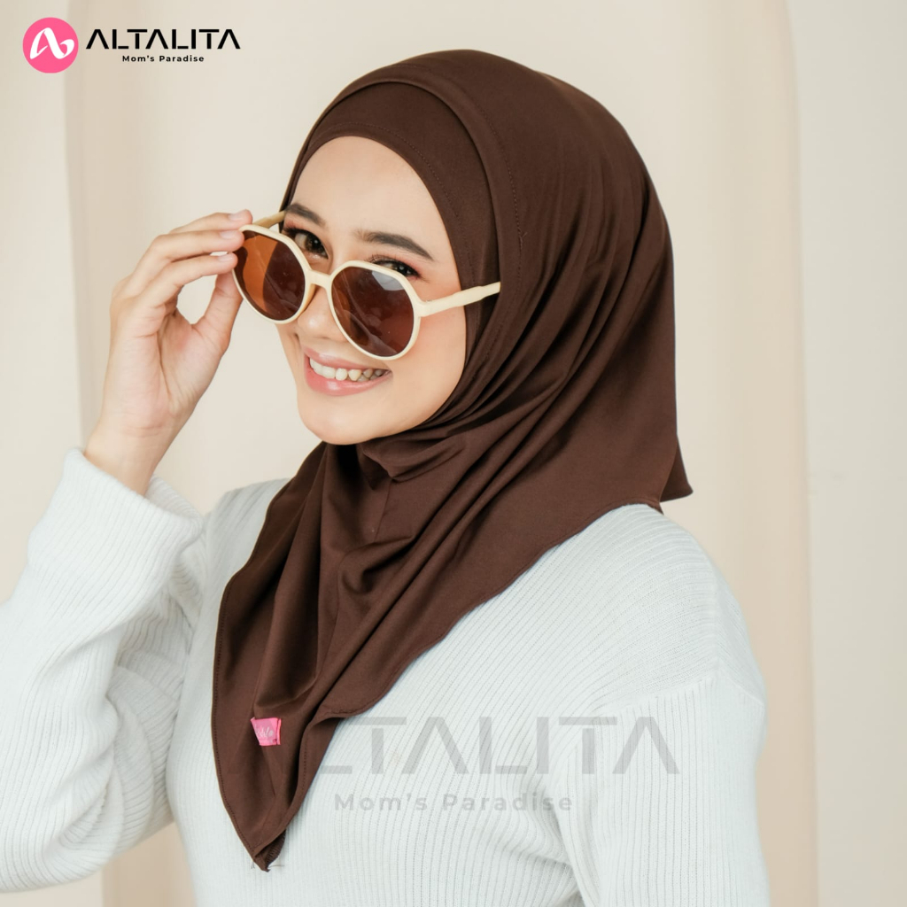 Altalita - Jilbab Bergo Helma Sport Instan Akses Lubang Masker Headset Earphone Kacamata Bahan Jersey Premium Cocok untuk Olahraga Volly Futsal Senam dan Sehari-hari