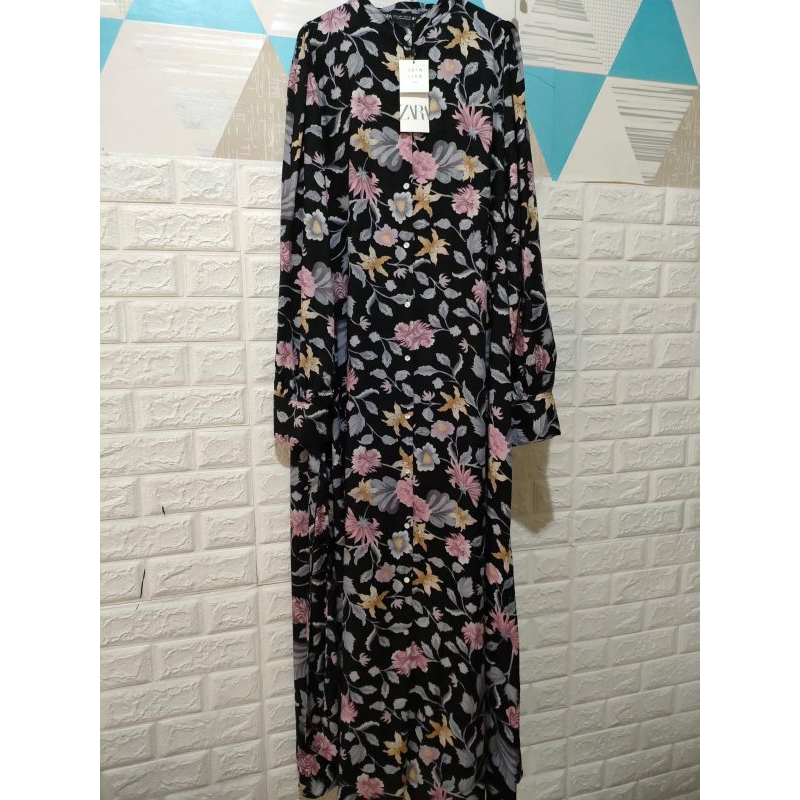 ZARA Long Dress Hitam Motif Bunga Lengan Puff