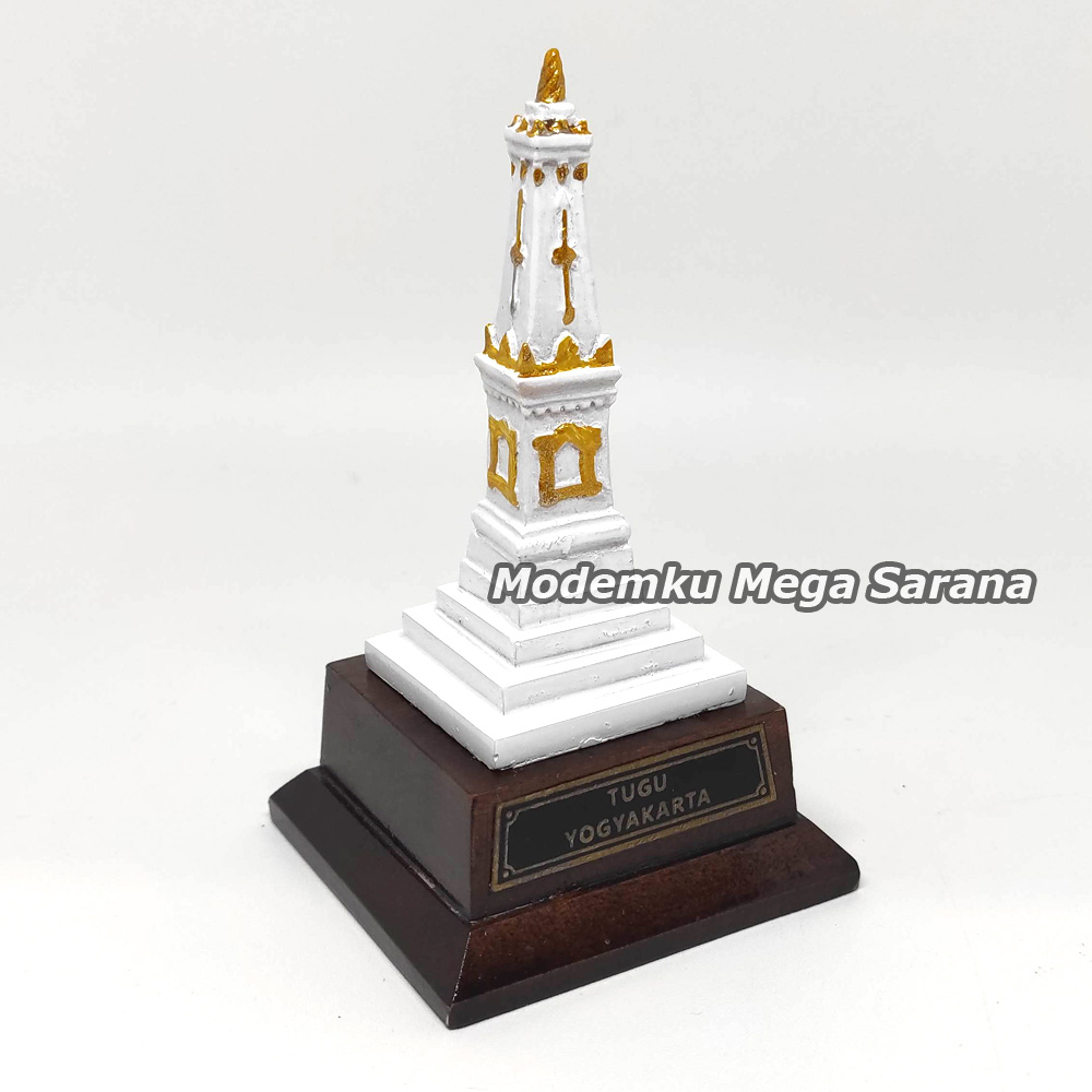 Souvenir Miniatur Tugu Jogja Fiberglass 7x7x13 cm Oleh Oleh Khas Jogja Indonesia