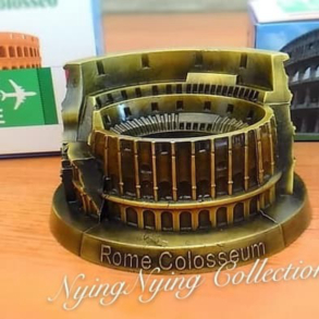 

Promo Souvenirs Miniatur Italy Rome Colosseum Europese Asbak Creatieve Murah