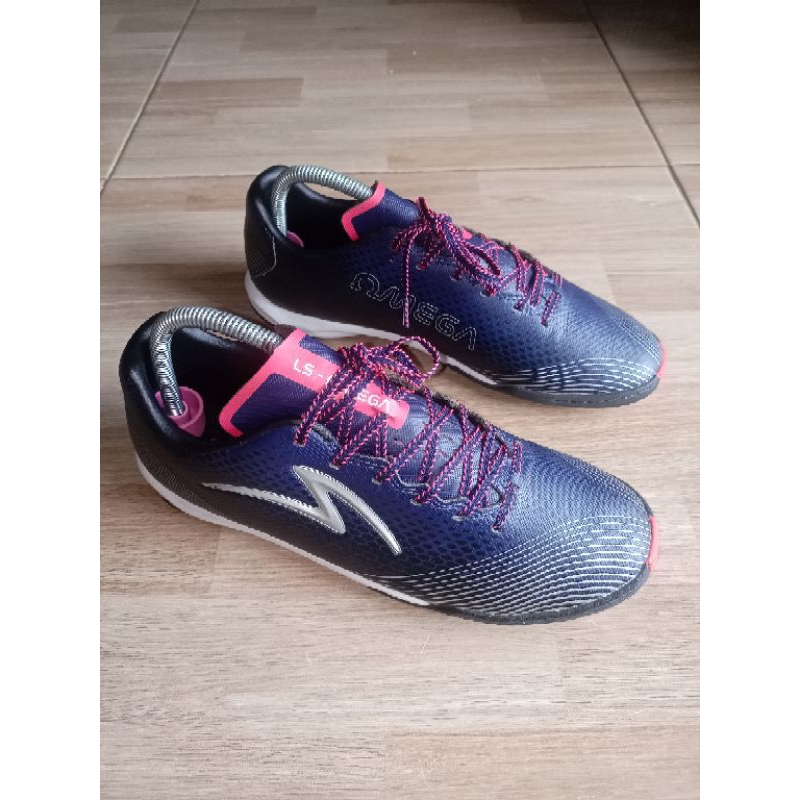 sepatu futsal second specs ls omega
