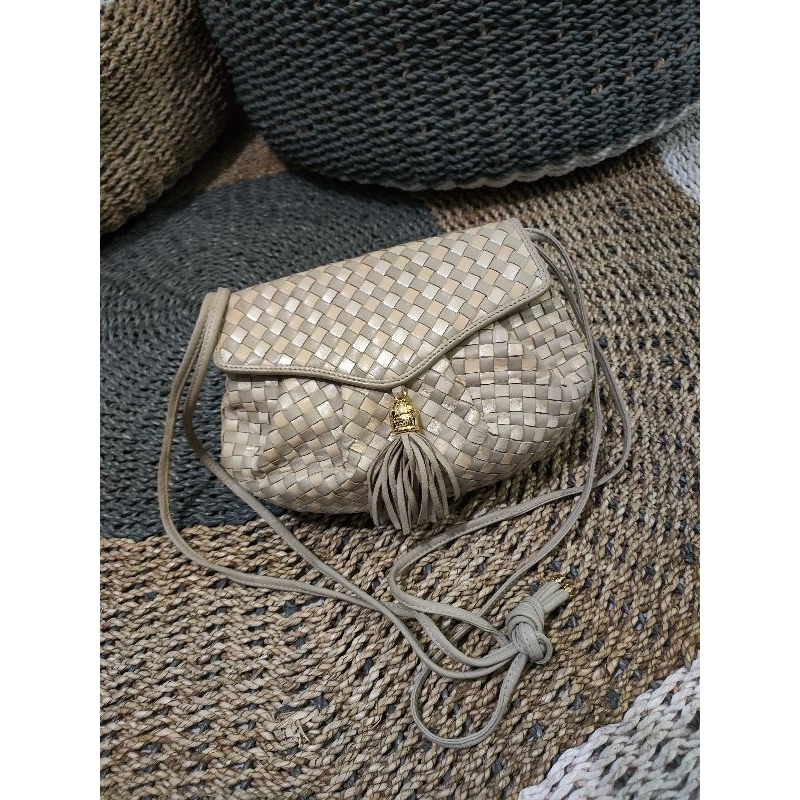 Tas selempang anyam