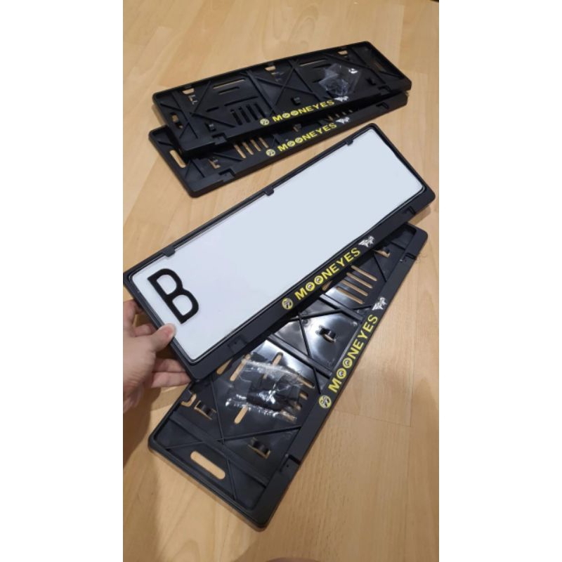 tatakan plat nomor mobil Mooneyes