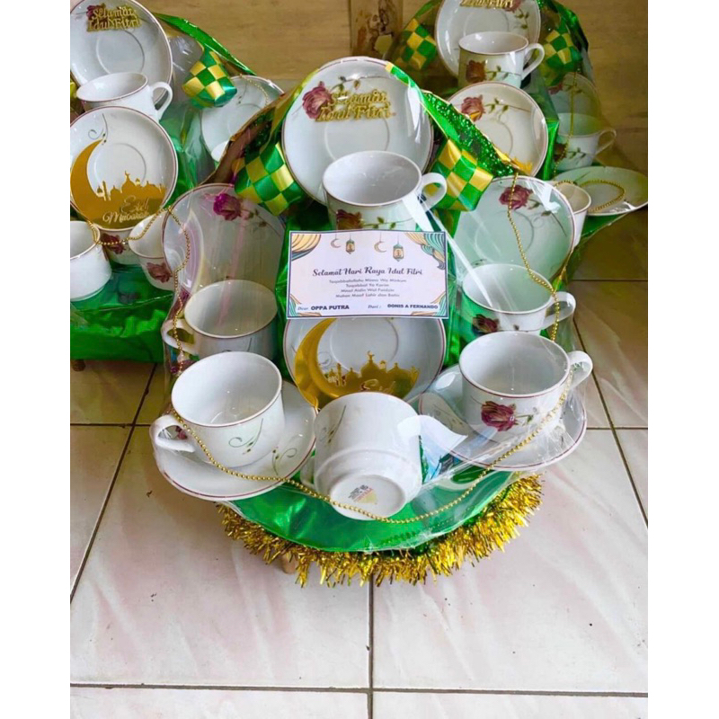 

PARCEL HAMPERS IDUL FITRI LEBARAN TEA SET PECAH BELAH