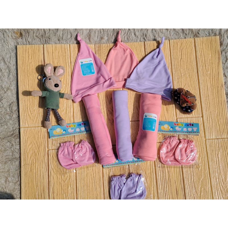 Paket set swaddle polos(selimut/ alas stroller/ alas tidur bayi/ bedong) topi sarung tangan SNI promo 9.9