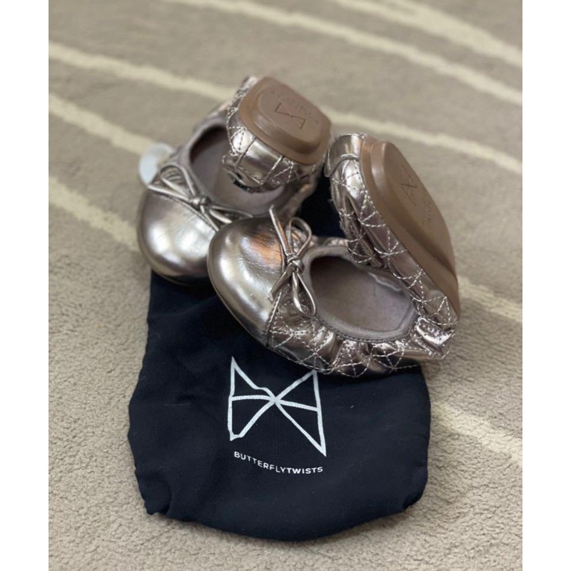 Preloved LIKE NEW Butterfly twist / butterfly twists flat shoes in silver