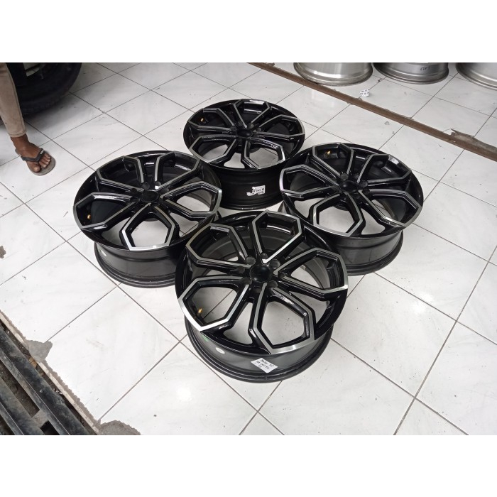 Velg Mobil Seken Ring 17 YUNIKU R17 Lebar 7 Baut 4 Offset 45